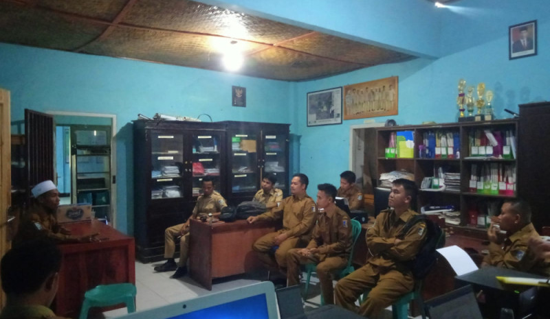 Rapat Program UHC (Universal Health Coverage) Oleh Bpk.Kepala Desa Sekotong Timur Beserta Semua Perangkat Desa