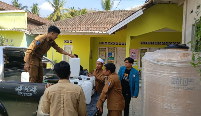 Desa Sekotong Timur Kedatangan Bantuan Berupa Tandon, Derijen, Dan Ember Yang Siap Di Salurkan Ke Masyarakat